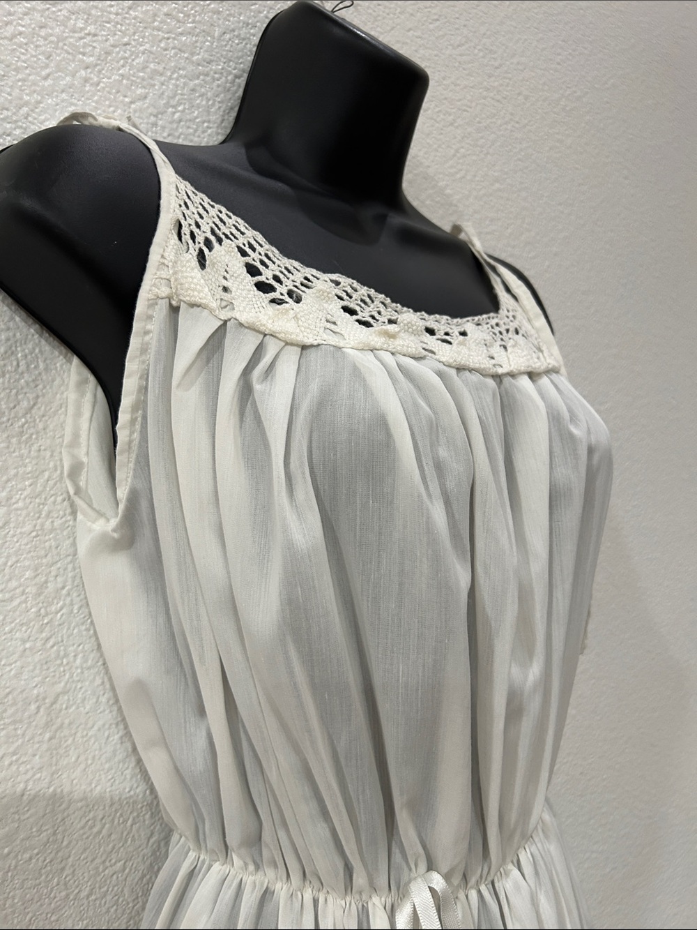 VTG. 1960s White Tiered Dress with Colorful Floral Embroidery - Picture 4 of 15